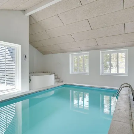 Kristian - 400m From The Sea By Interhome Hals