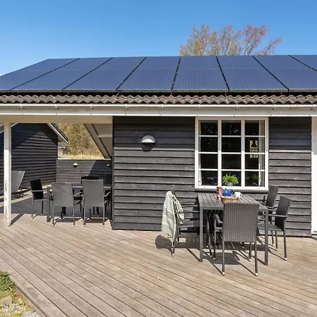 Kristian - 400m From The Sea By Interhome Hals